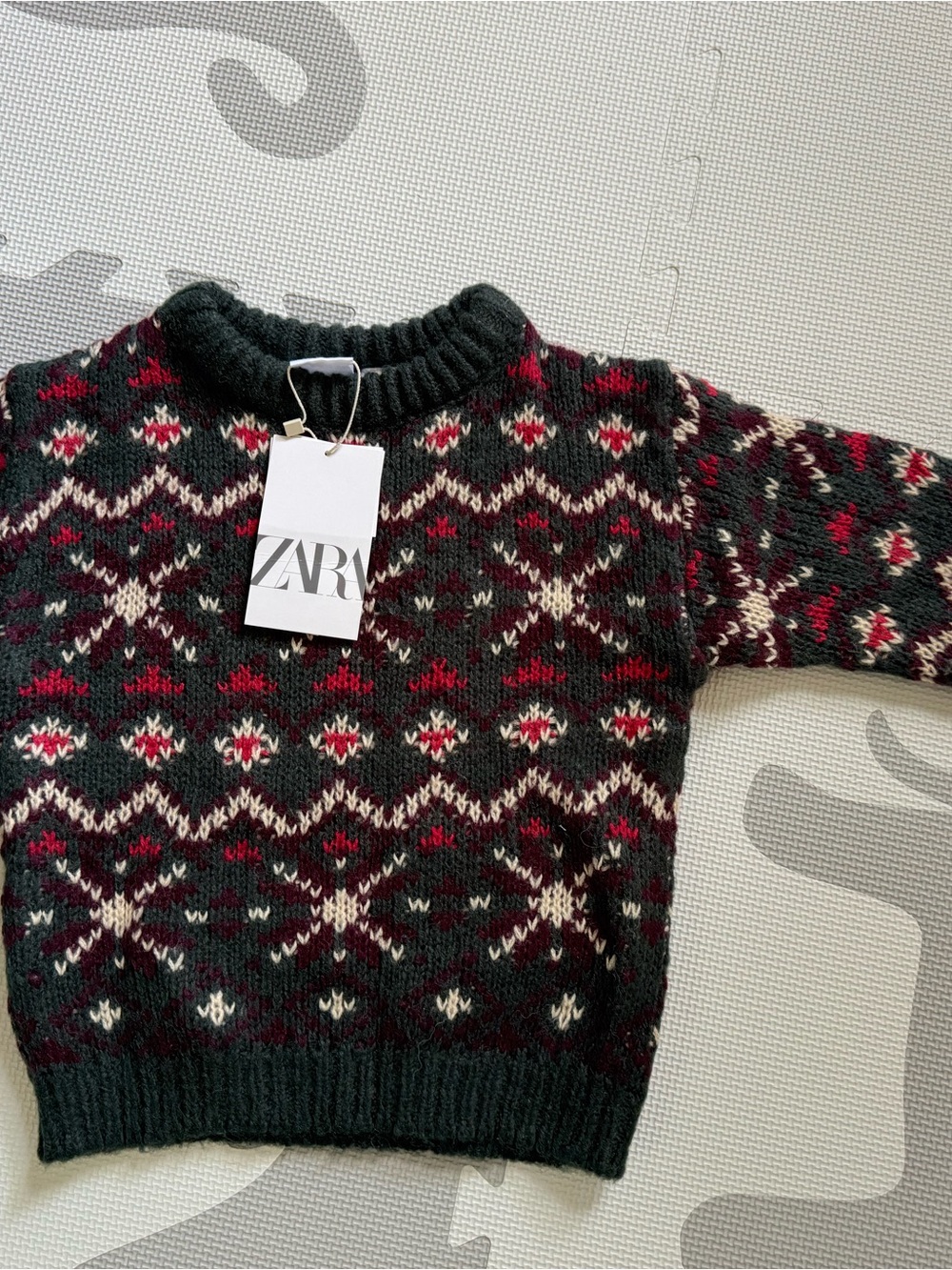 Zara Kid’s Crewneck Fair Isle Sweater with Green & Red &Cream Accents Christmas